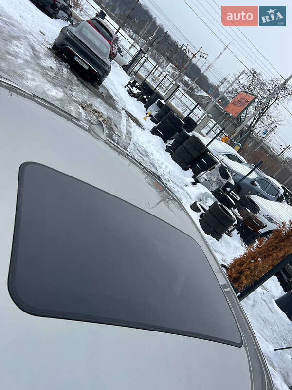 Седан BMW 3 Series 2017 в Киеве