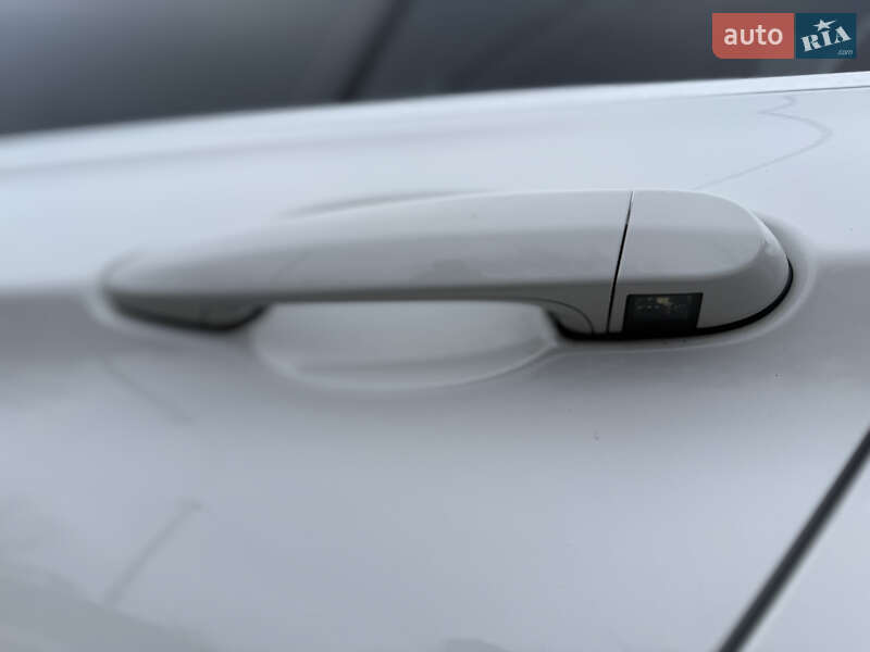 Седан BMW 3 Series 2017 в Могилев-Подольске