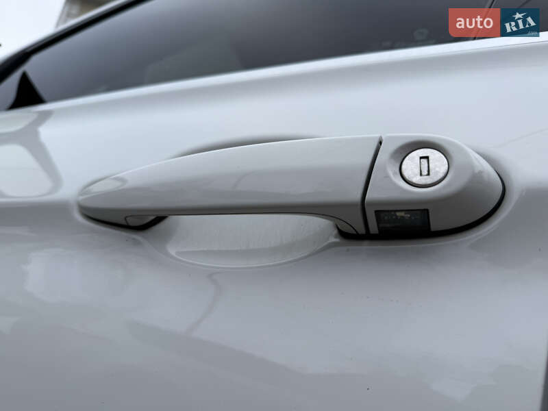 Седан BMW 3 Series 2017 в Могилев-Подольске