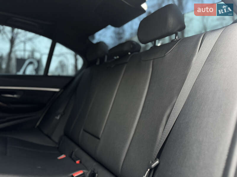 Седан BMW 3 Series 2015 в Сарнах