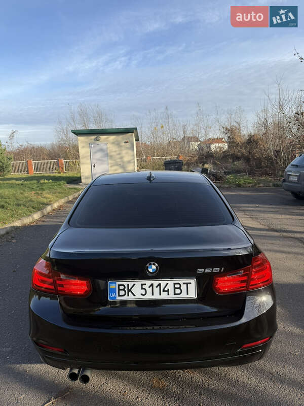 Седан BMW 3 Series 2013 в Ровно фото 12 Седан BMW 3 Series 2013 в Ровно