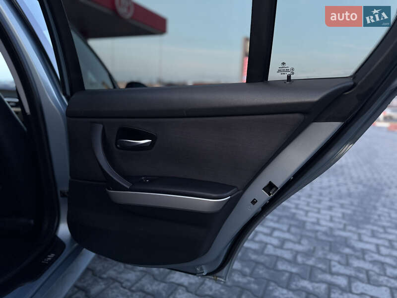 Седан BMW 3 Series 2006 в Черновцах