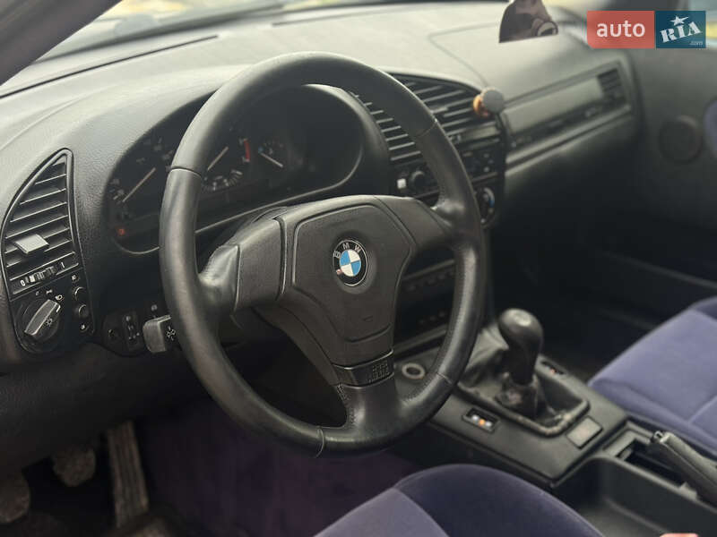Седан BMW 3 Series 1995 в Одессе