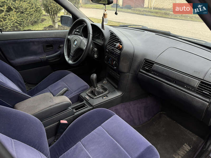 Седан BMW 3 Series 1995 в Одессе