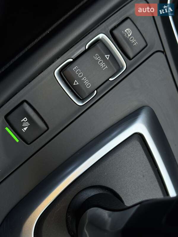 Седан BMW 3 Series 2015 в Львове