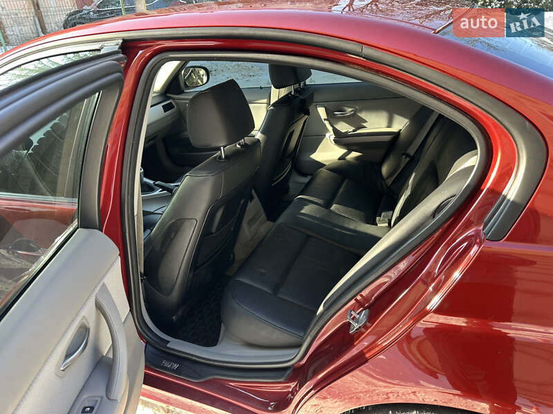 Седан BMW 3 Series 2010 в Черновцах