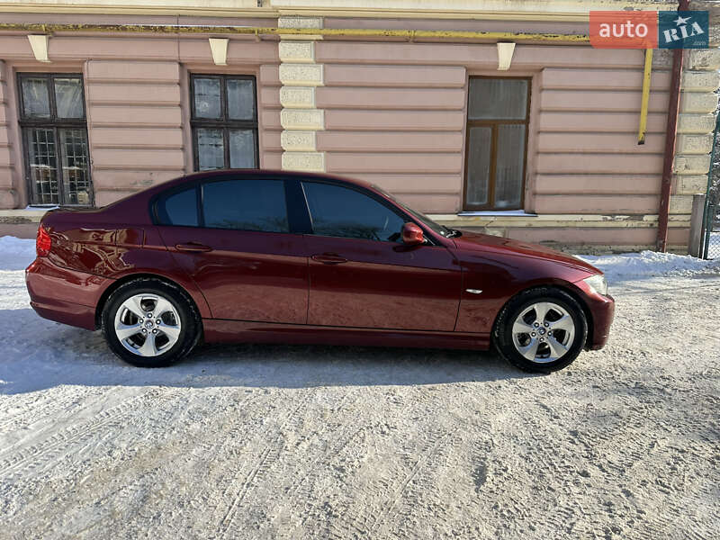 Седан BMW 3 Series 2010 в Черновцах