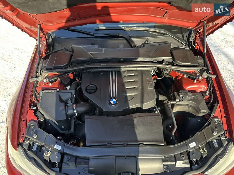 Седан BMW 3 Series 2010 в Черновцах