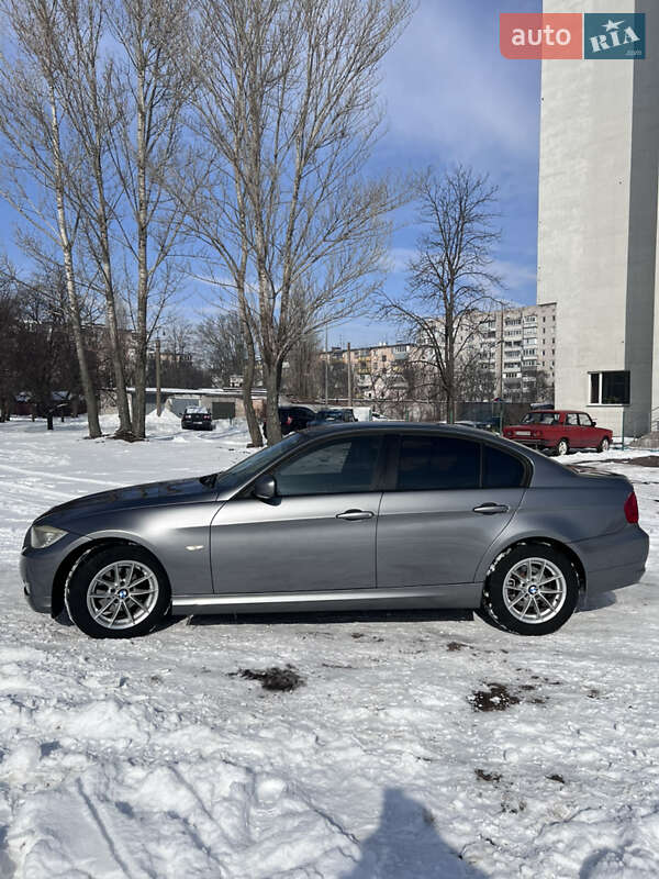 Седан BMW 3 Series 2009 в Черкасах