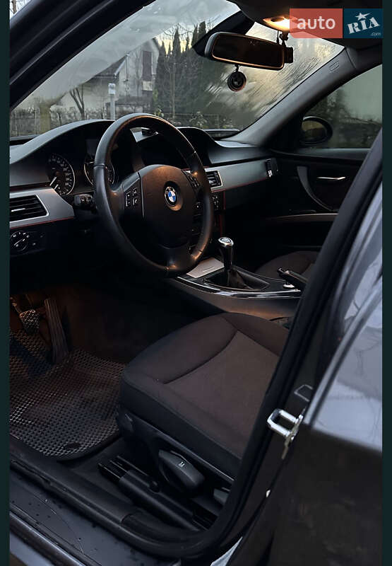 Седан BMW 3 Series 2005 в Пустомытах