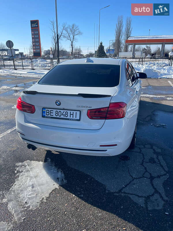 Седан BMW 3 Series 2017 в Первомайську