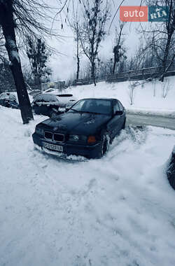 Седан BMW 3 Series 1995 в Львове