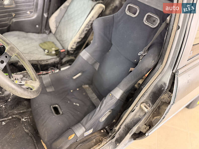 Седан BMW 3 Series 1985 в Киеве