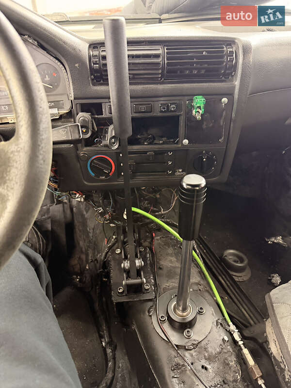 Седан BMW 3 Series 1985 в Киеве