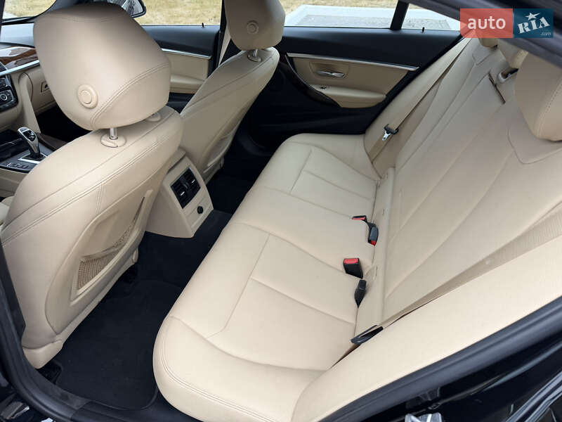 Седан BMW 3 Series 2017 в Одессе
