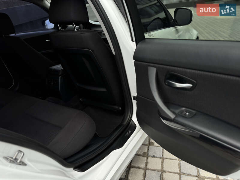 Седан BMW 3 Series 2011 в Одессе