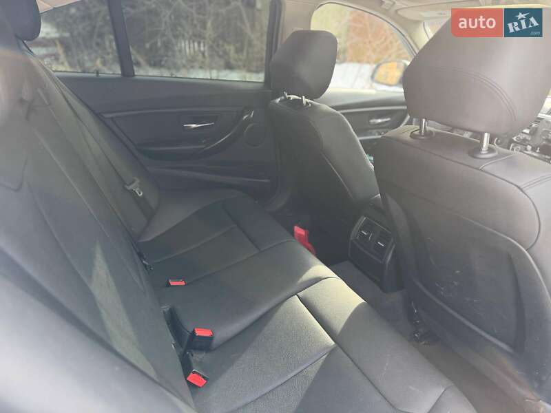 Седан BMW 3 Series 2016 в Києві