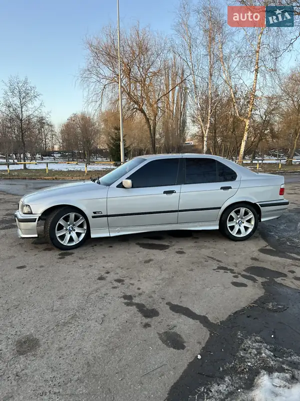BMW 3 Series 1996 VIN WBACA91040JF25604 фото оголошення 6 з 49