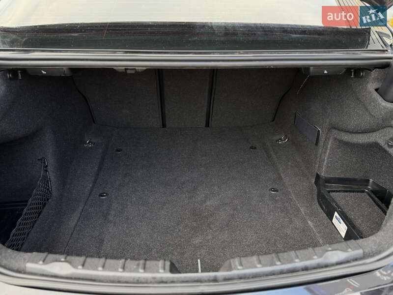 Седан BMW 3 Series 2015 в Шептицькому