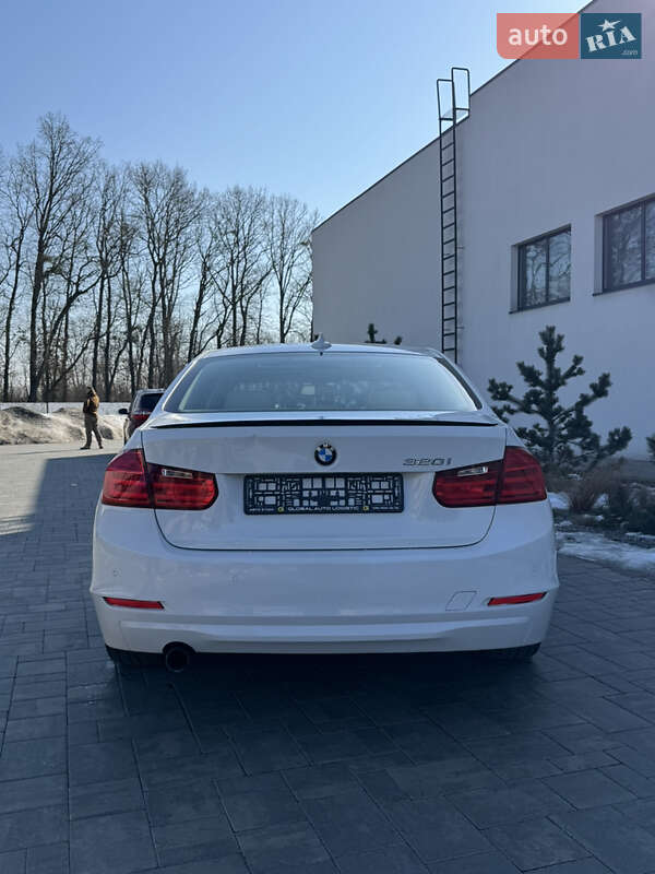 Седан BMW 3 Series 2015 в Луцке