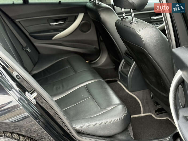 Седан BMW 3 Series 2013 в Черновцах