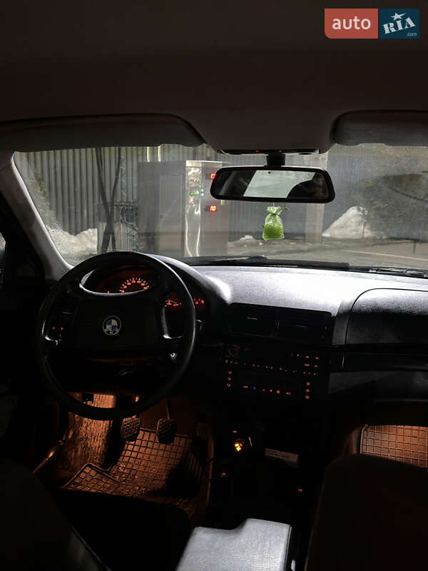 Седан BMW 3 Series 2000 в Черновцах