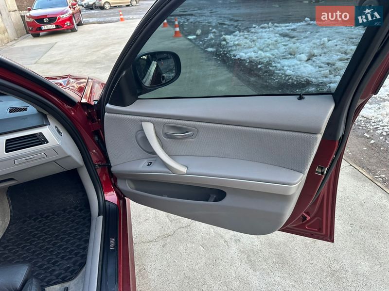 Седан BMW 3 Series 2010 в Черновцах