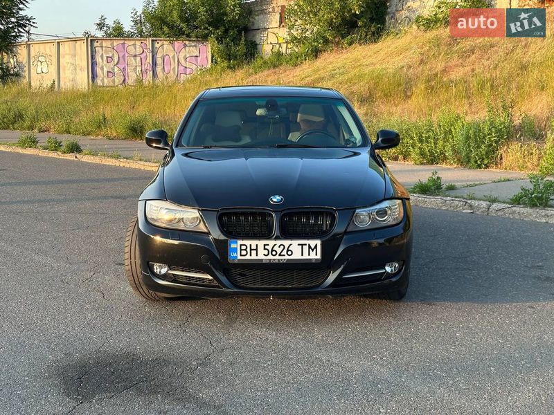 Седан BMW 3 Series 2011 в Одессе