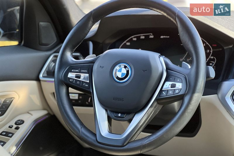 Седан BMW 3 Series 2022 в Львове