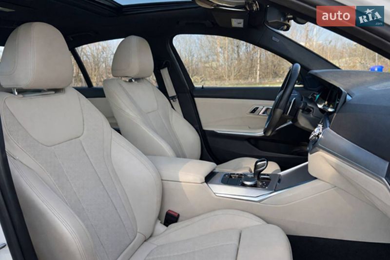 Седан BMW 3 Series 2022 в Львове