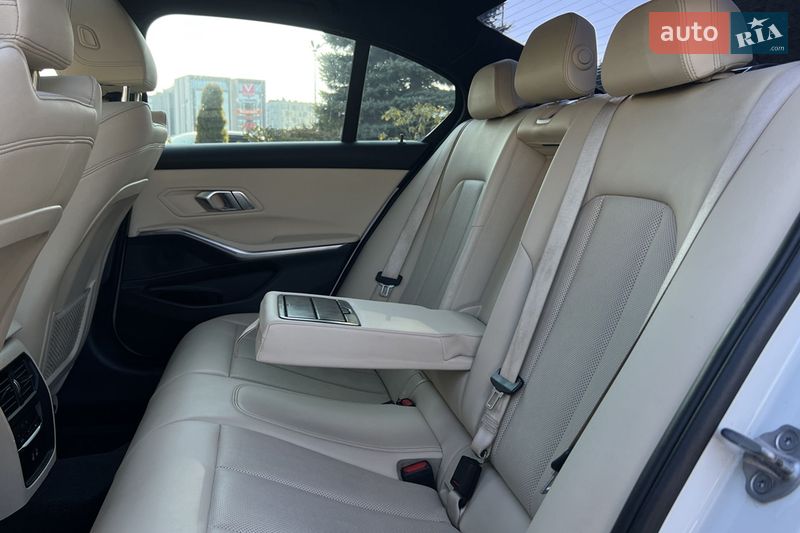 Седан BMW 3 Series 2022 в Львове