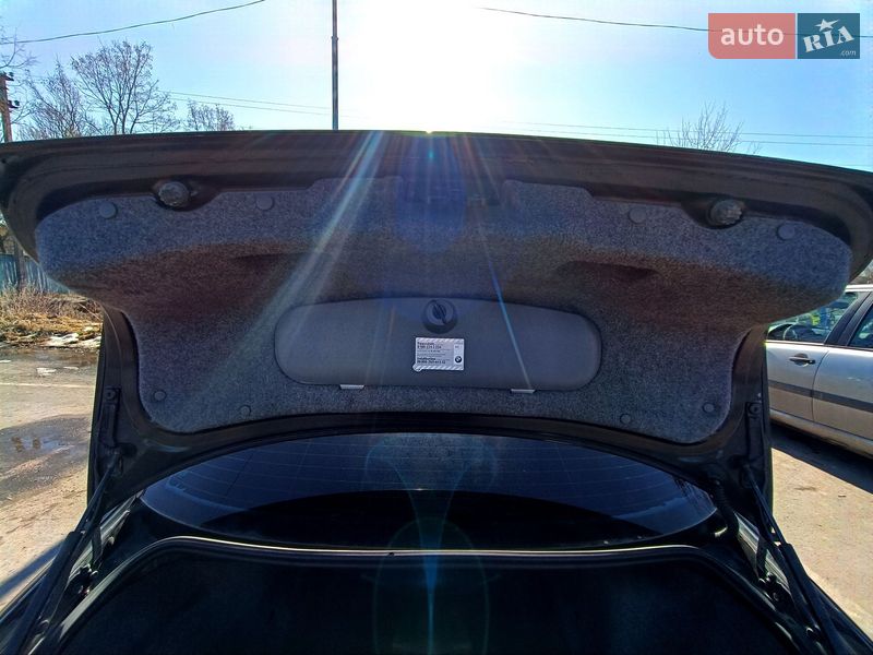 Седан BMW 3 Series 2004 в Романіву