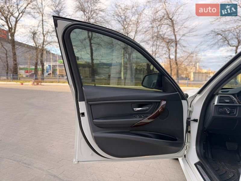 Седан BMW 3 Series 2016 в Одессе
