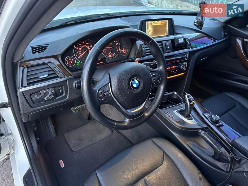 Седан BMW 3 Series 2015 в Новоднестровске