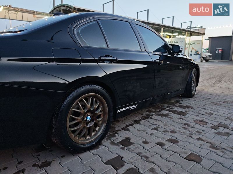 Седан BMW 3 Series 2014 в Черновцах