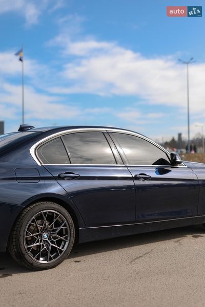 Седан BMW 3 Series 2016 в Львове