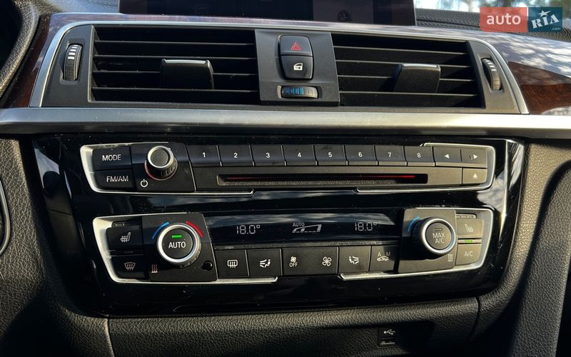 Седан BMW 3 Series 2018 в Львове