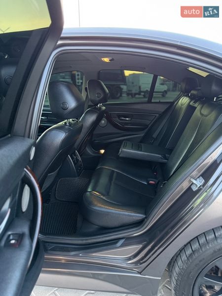 Седан BMW 3 Series 2013 в Черновцах