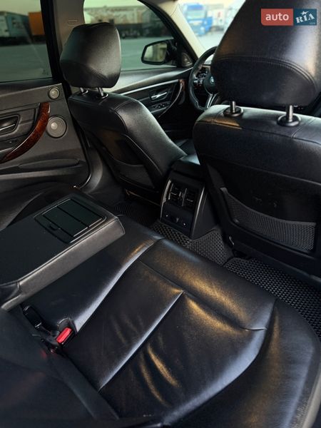 Седан BMW 3 Series 2013 в Черновцах