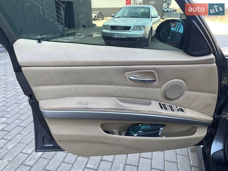 Седан BMW 3 Series 2005 в Ровно