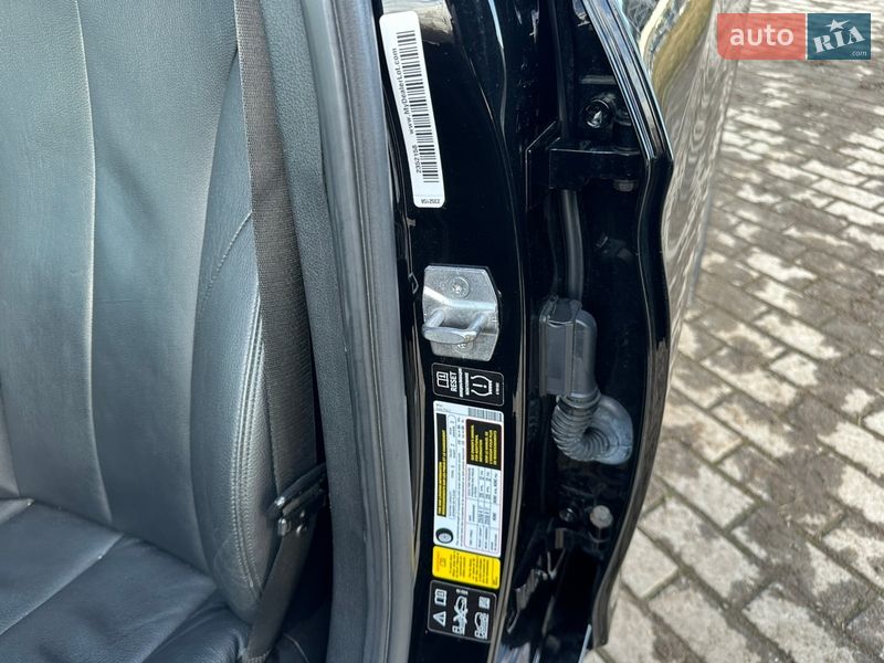 Седан BMW 3 Series 2015 в Львове