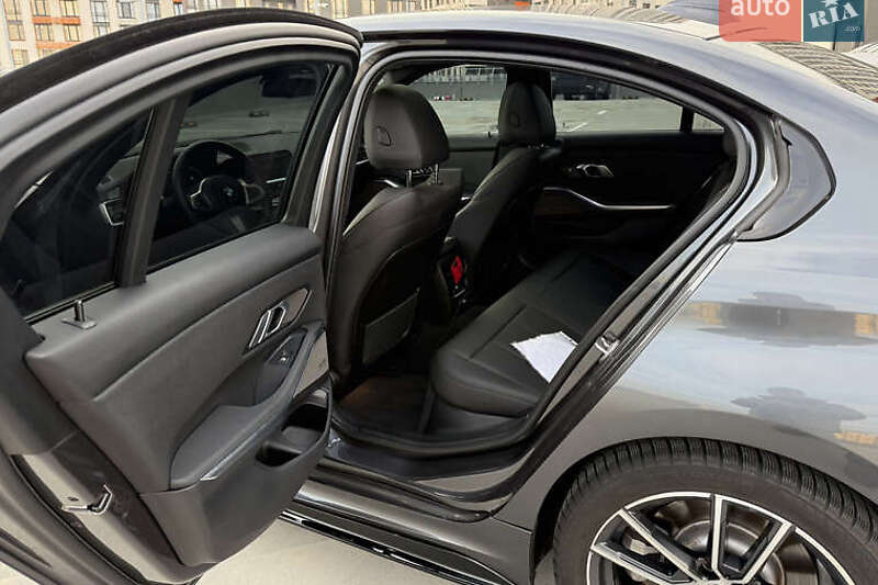 Седан BMW 3 Series 2021 в Львове