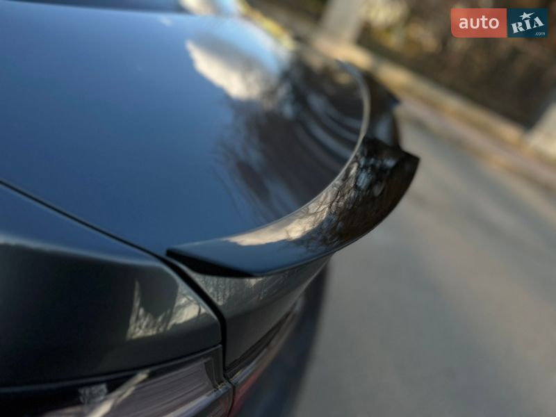 Седан BMW 3 Series 2012 в Умані