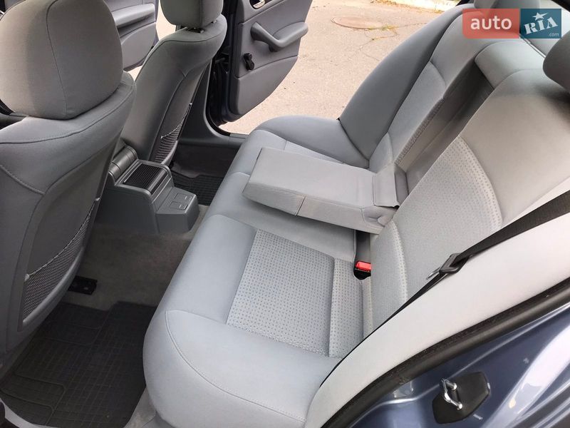 Седан BMW 3 Series 2002 в Черновцах