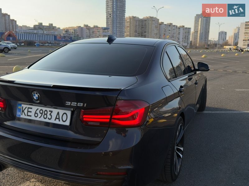 Седан BMW 3 Series 2015 в Киеве