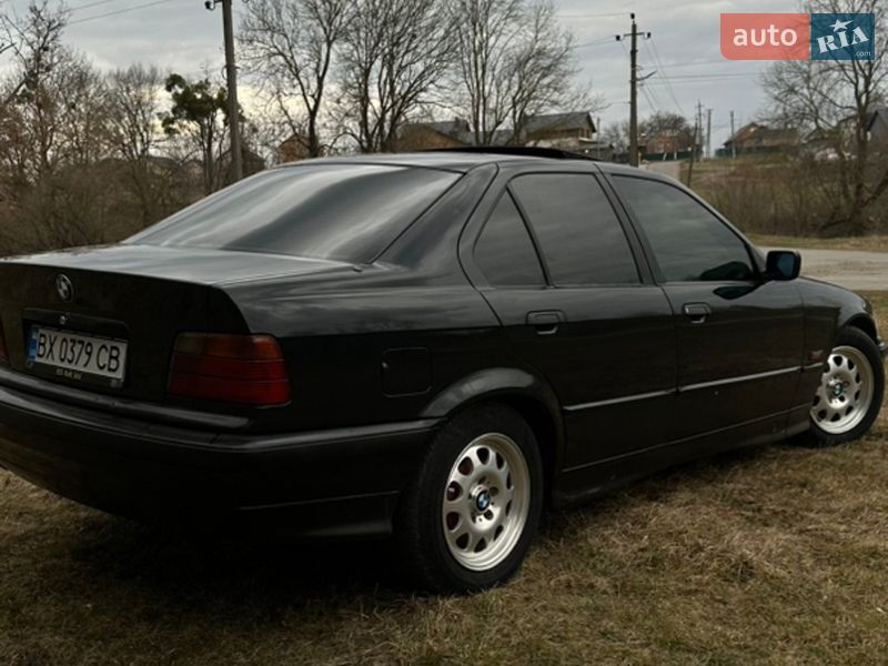 Седан BMW 3 Series 1995 в Гнівані