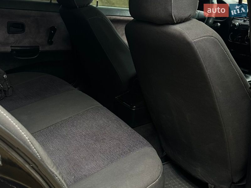 Седан BMW 3 Series 1995 в Гнівані