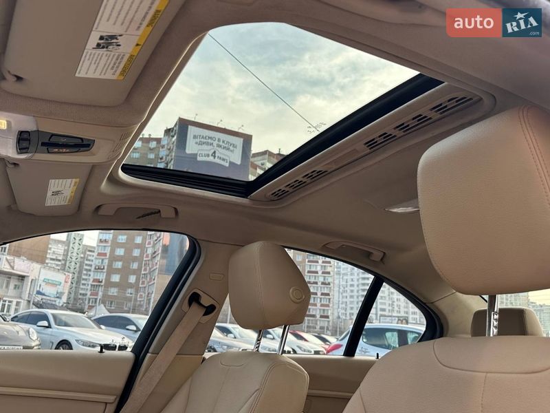 Седан BMW 3 Series 2016 в Киеве