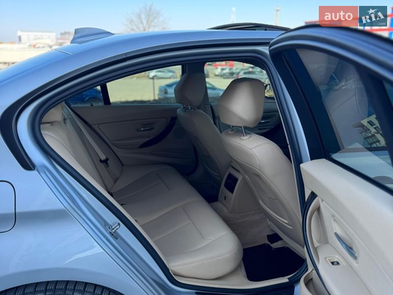Седан BMW 3 Series 2015 в Городку