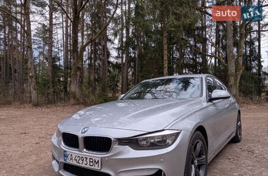 Седан BMW 3 Series 2015 в Вараше